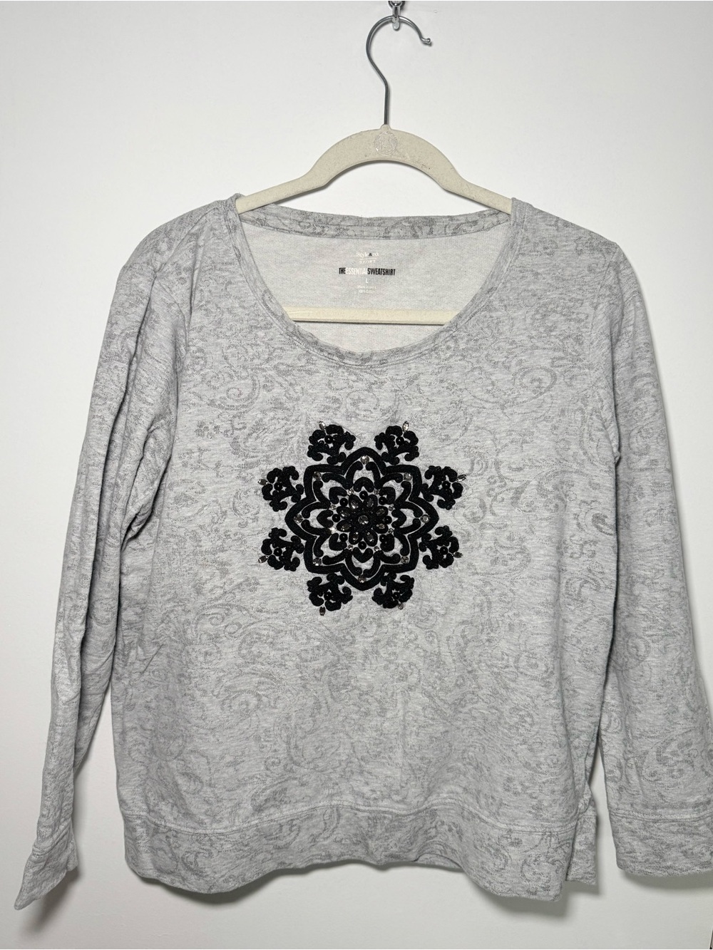 100% Cotton Gray Long-Sleeve Crewneck Top